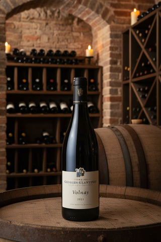 Flaske af Volnay 2021 fra Domaine Georges Glantenay & Fils – elegant Pinot Noir fra Bourgogne