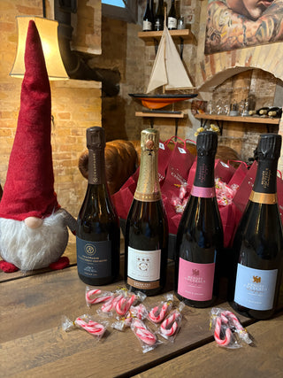 Champagne Adventskalender 2026 fra Maestro Vin – 4 champagner i sort gaveboks, én til hver adventssøndag