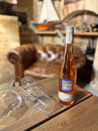 Spreitzer 101 Rosé fra Weingut Spreitzer – frisk Spätburgunder rosévin fra Tyskland med elegant frugt, finesse og feinherb karakter hos Maestro Vin
